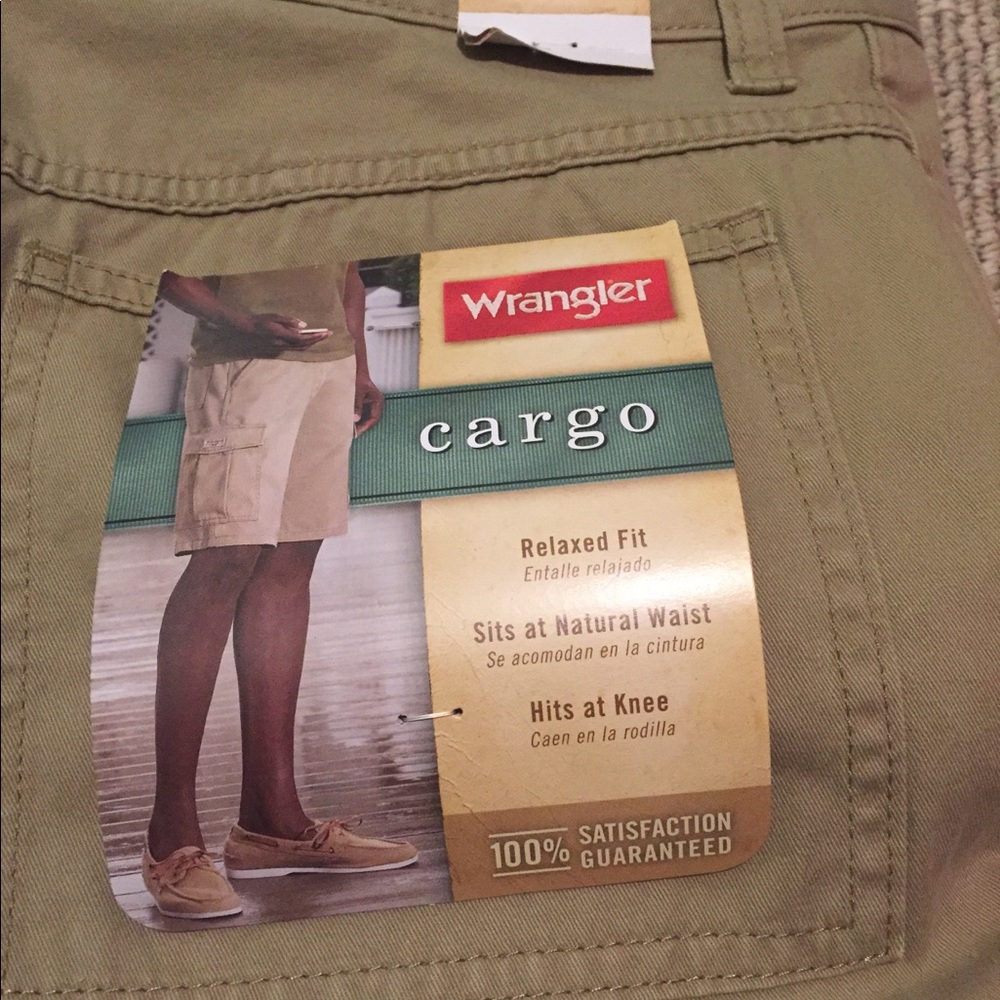 NWT..Wrangler Men’s Cargo Relaxed Fit Cargo Shorts